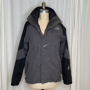 Mens Size Small North Face Hyvent Coat with zip out liner